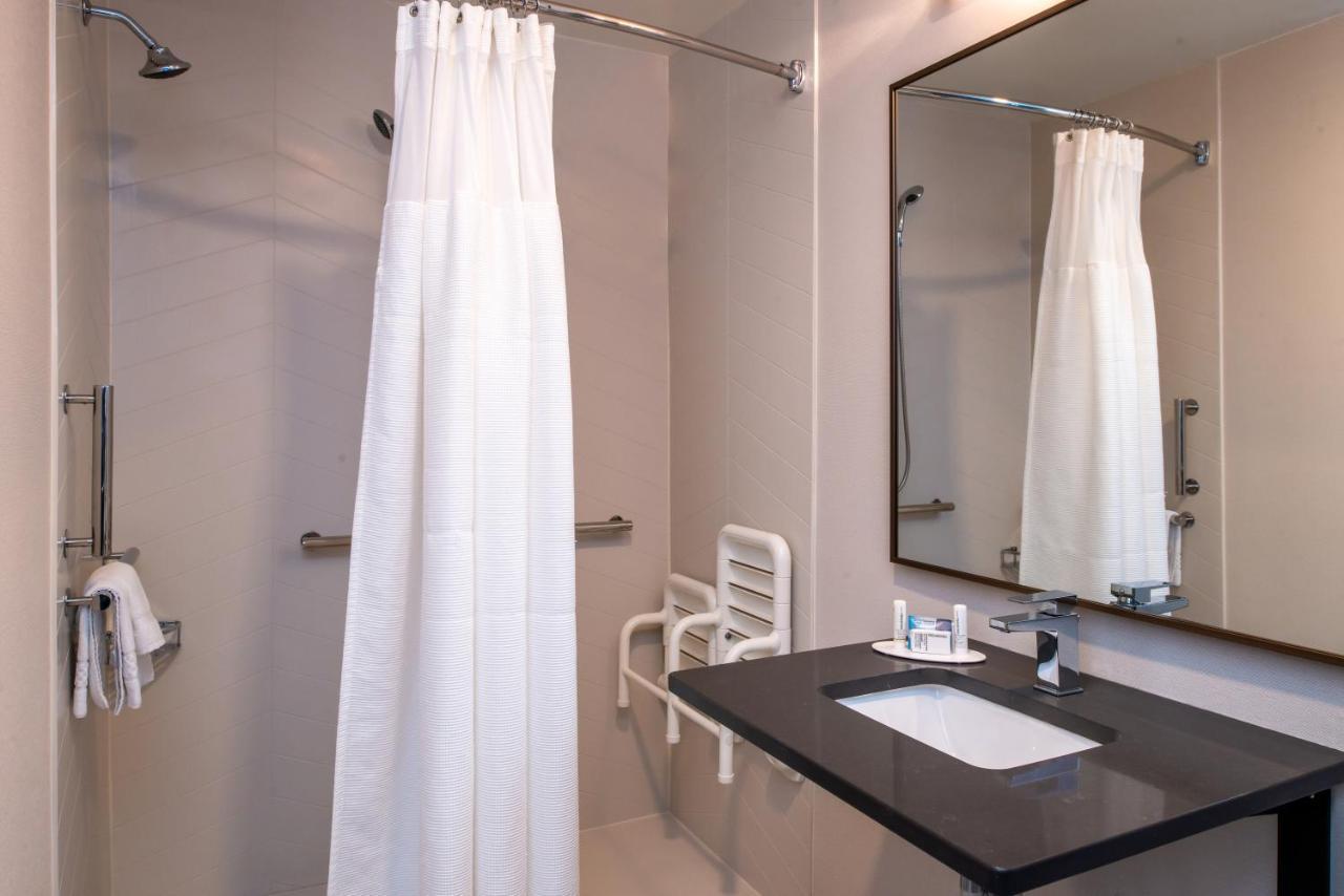 Fairfield Inn & Suites Greensboro Wendover Dış mekan fotoğraf