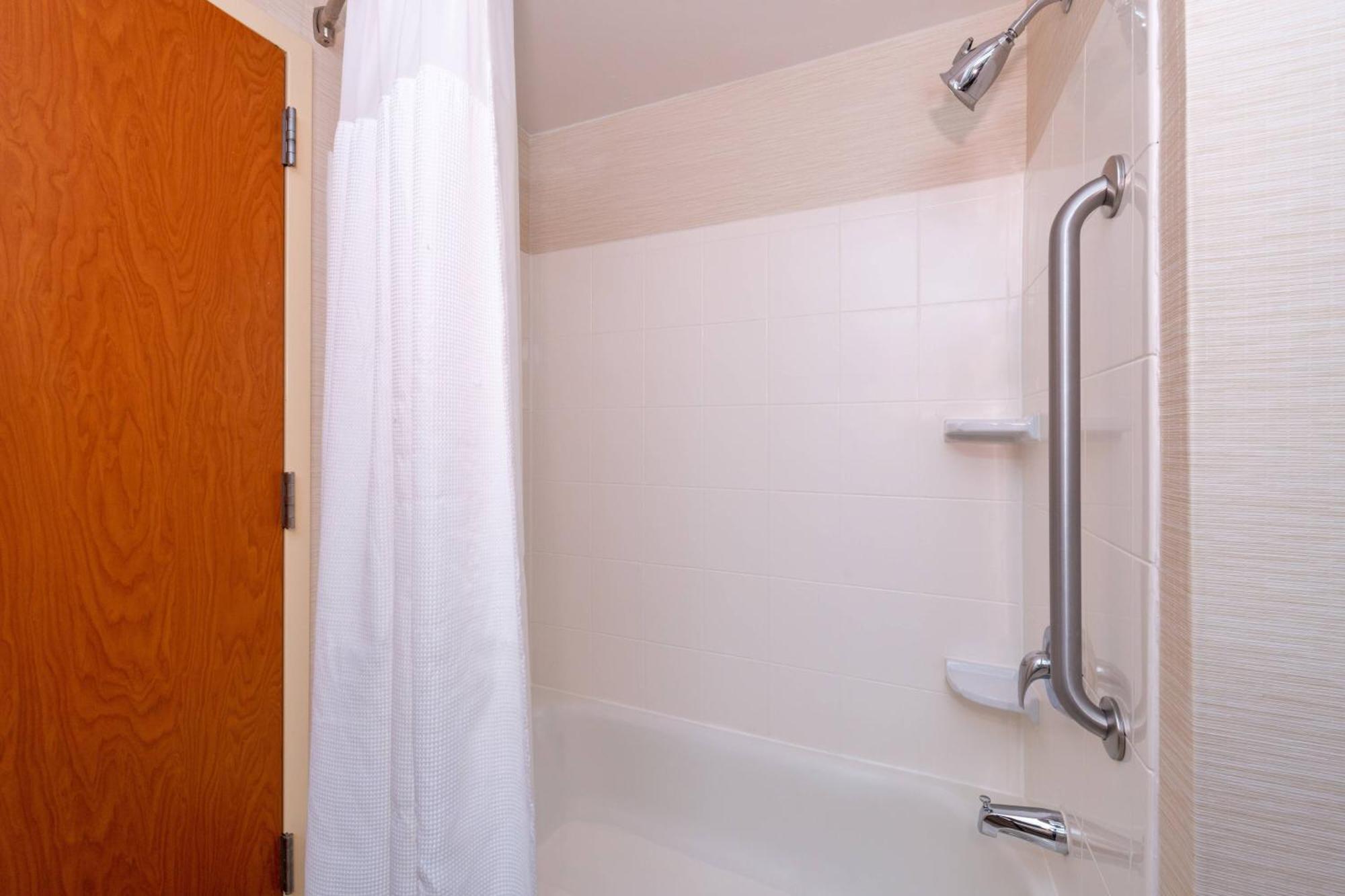 Fairfield Inn & Suites Greensboro Wendover Dış mekan fotoğraf