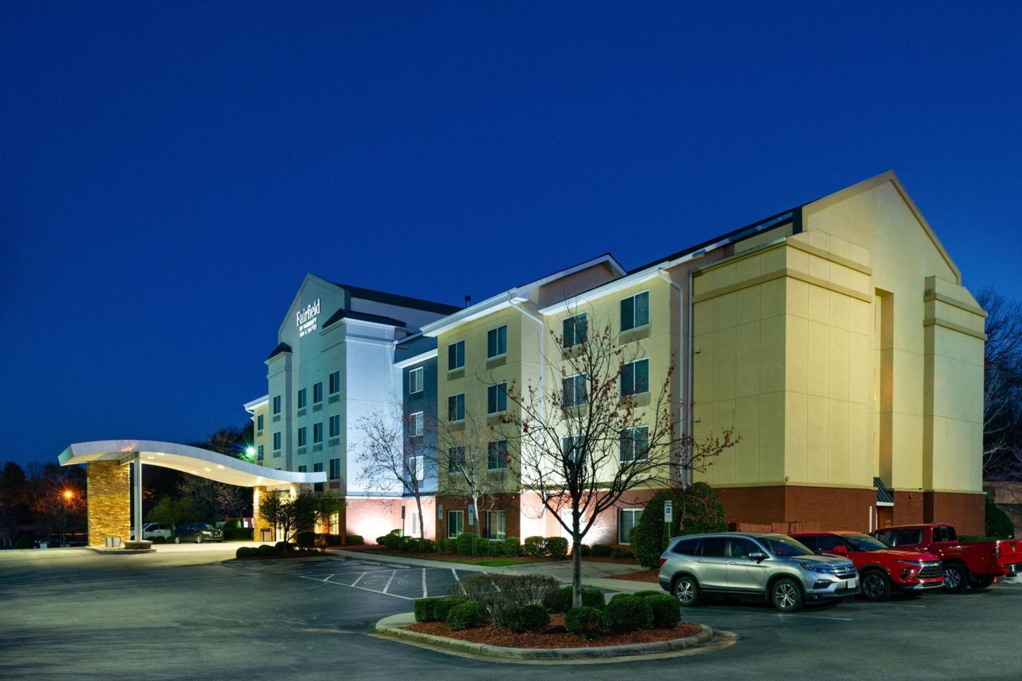 Fairfield Inn & Suites Greensboro Wendover Dış mekan fotoğraf