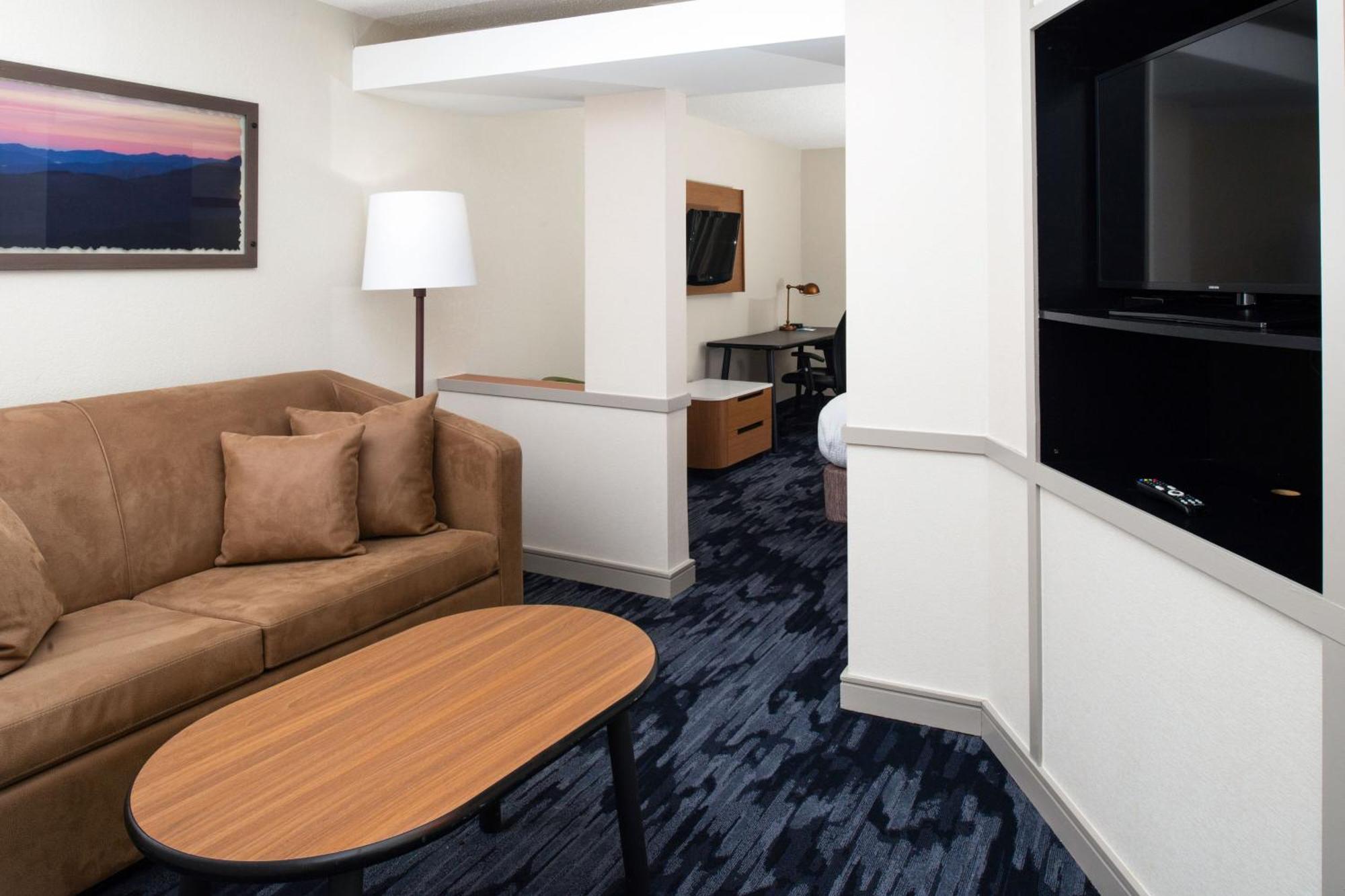 Fairfield Inn & Suites Greensboro Wendover Dış mekan fotoğraf