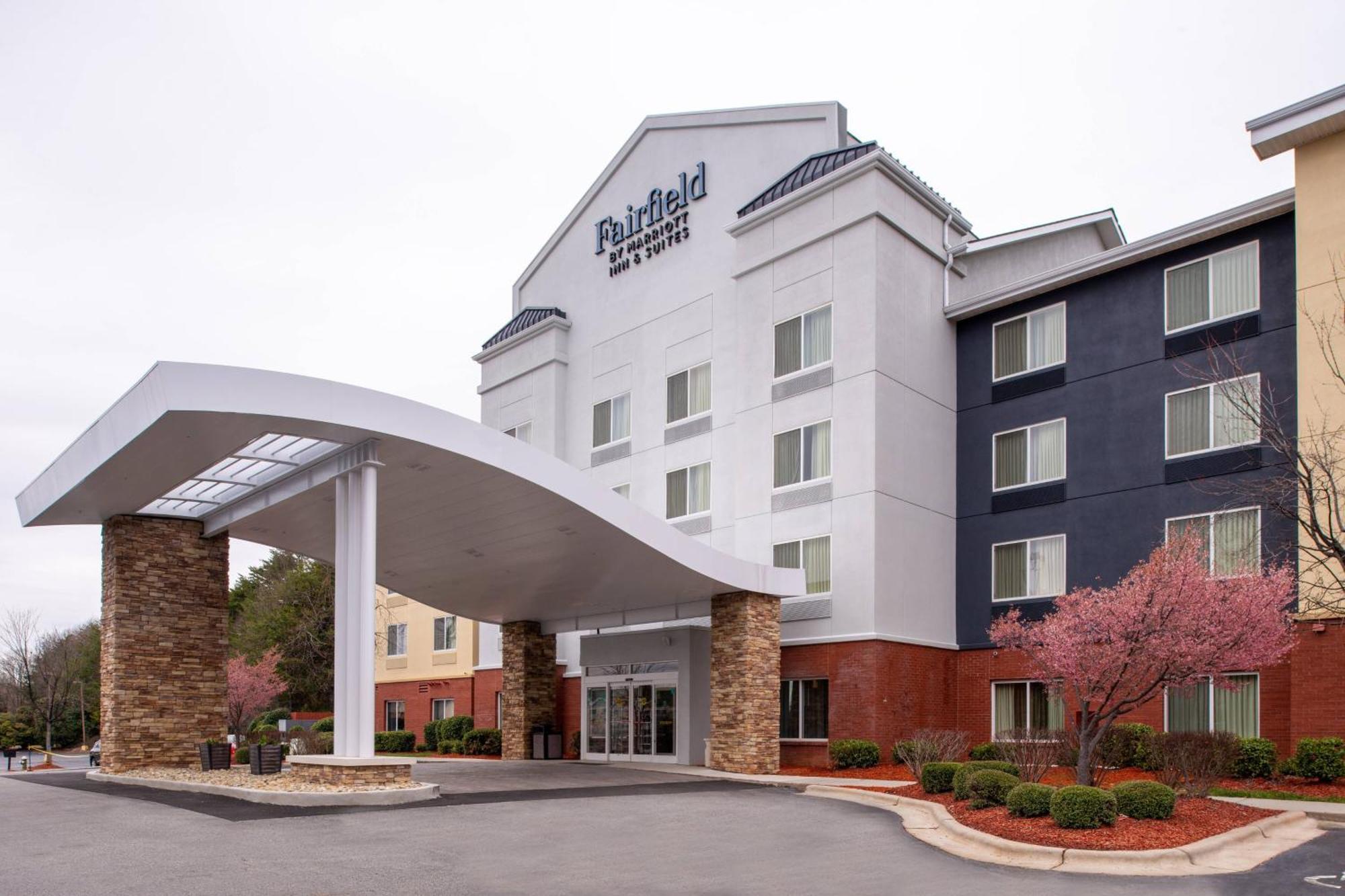 Fairfield Inn & Suites Greensboro Wendover Dış mekan fotoğraf