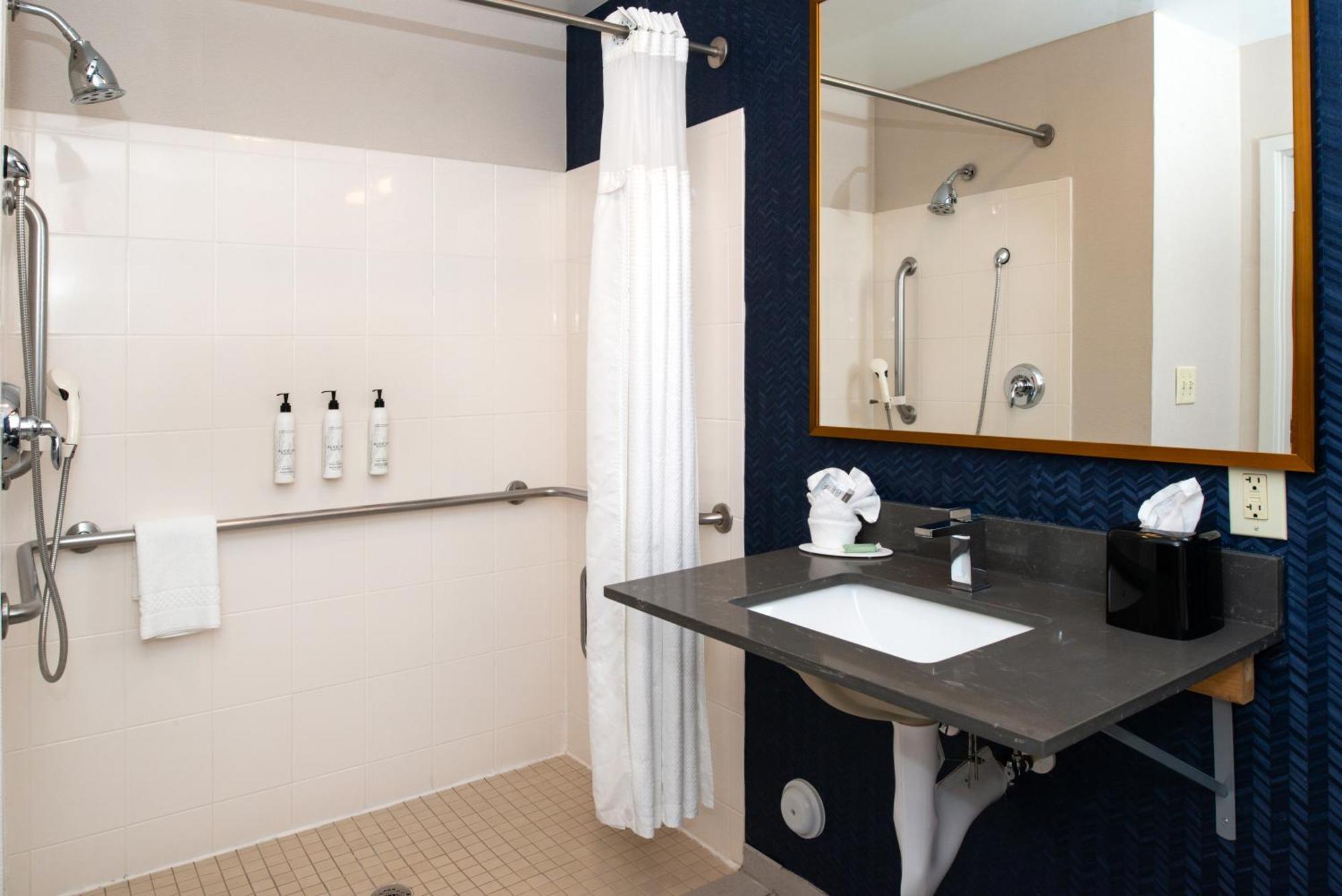 Fairfield Inn & Suites Greensboro Wendover Dış mekan fotoğraf