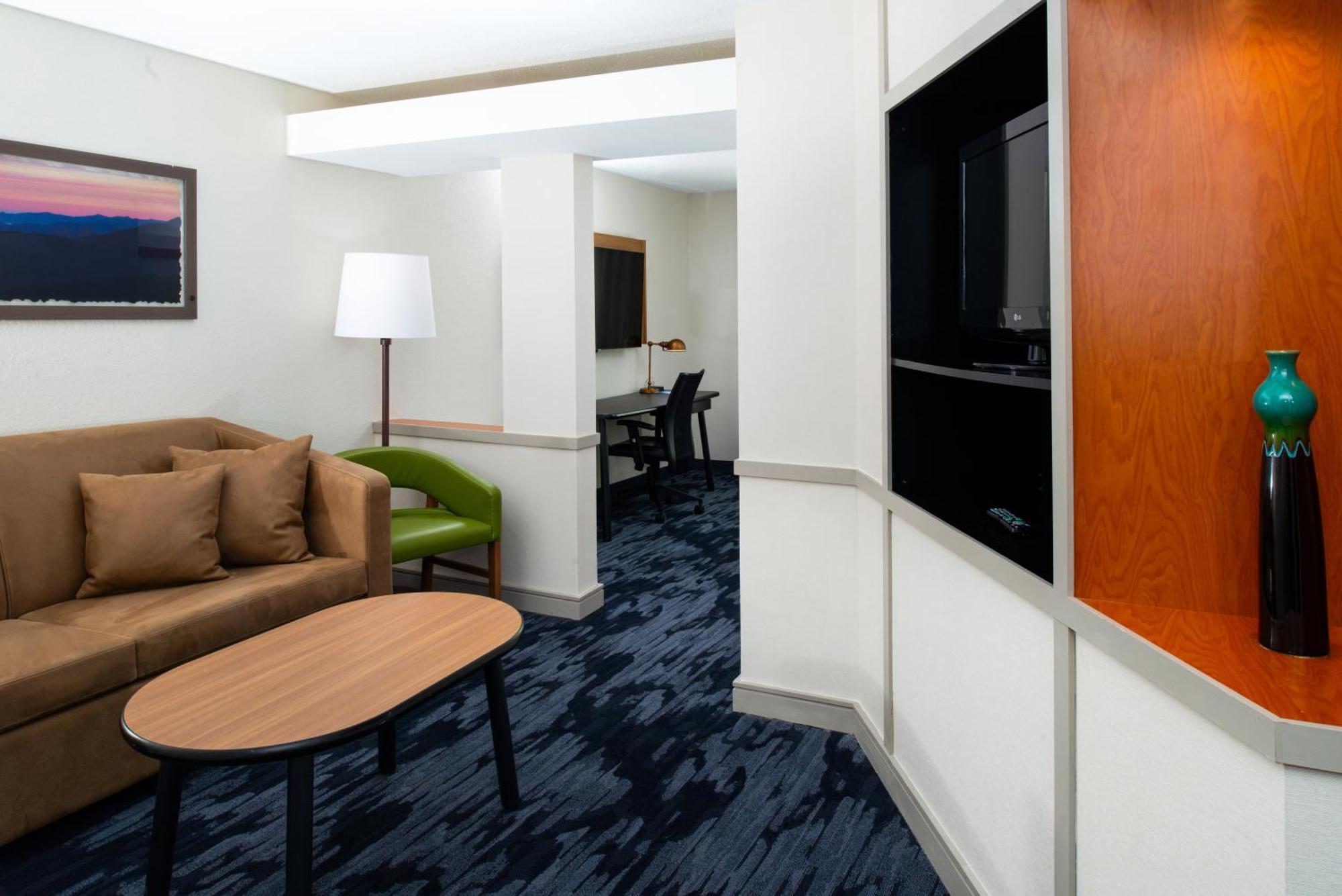 Fairfield Inn & Suites Greensboro Wendover Dış mekan fotoğraf