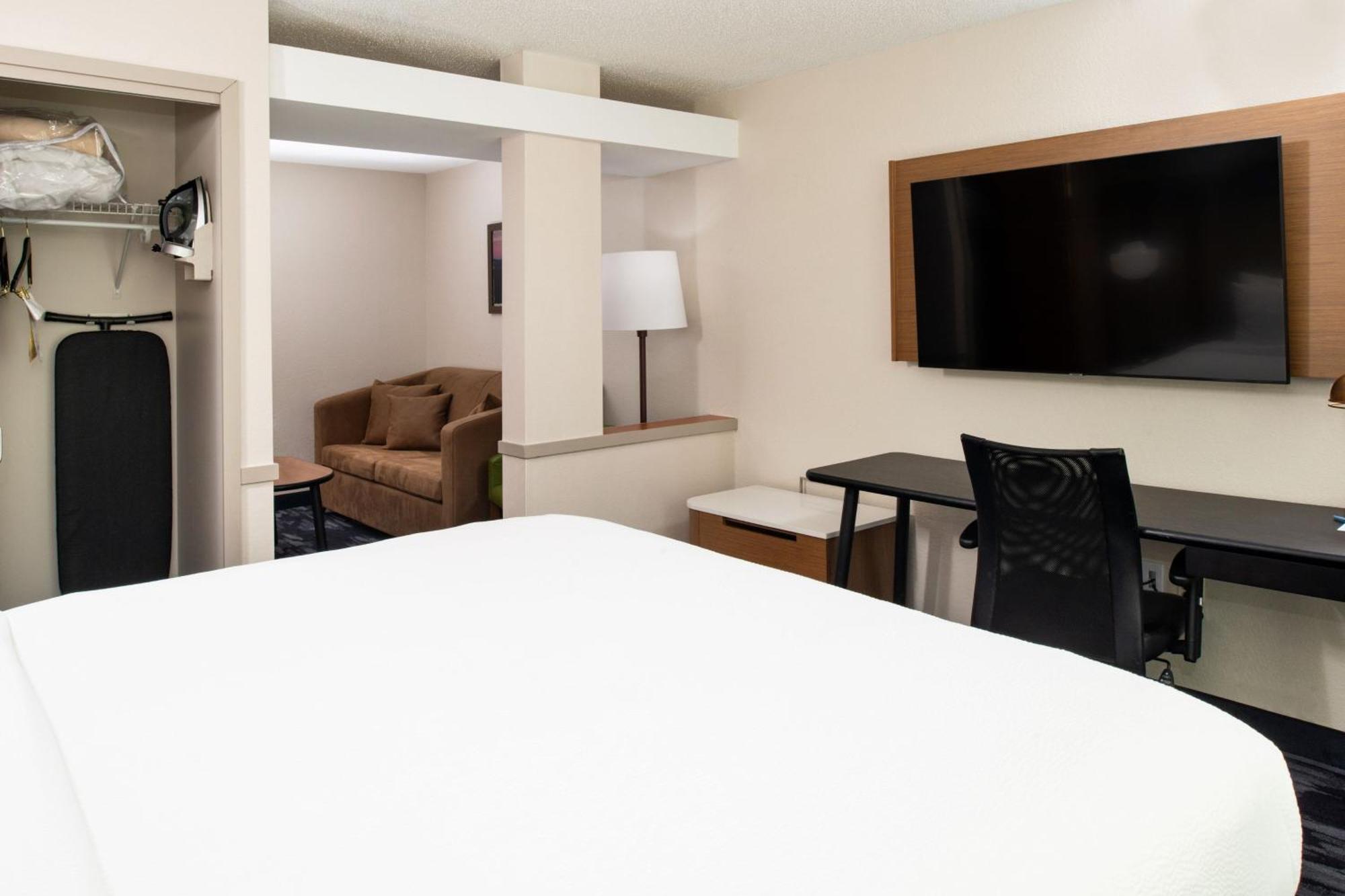 Fairfield Inn & Suites Greensboro Wendover Dış mekan fotoğraf