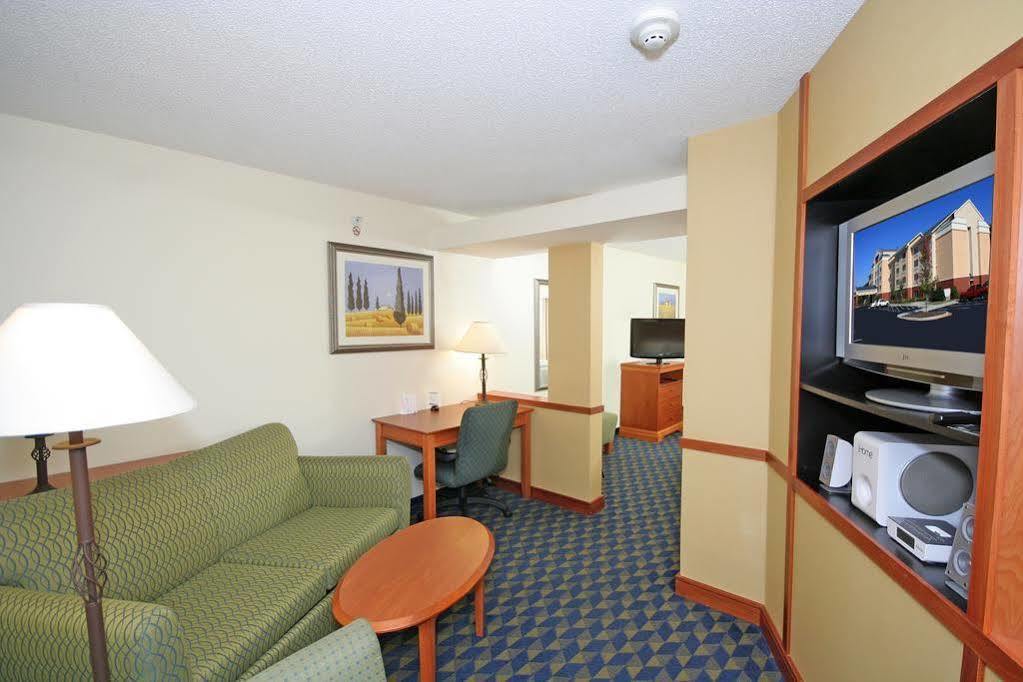 Fairfield Inn & Suites Greensboro Wendover Dış mekan fotoğraf
